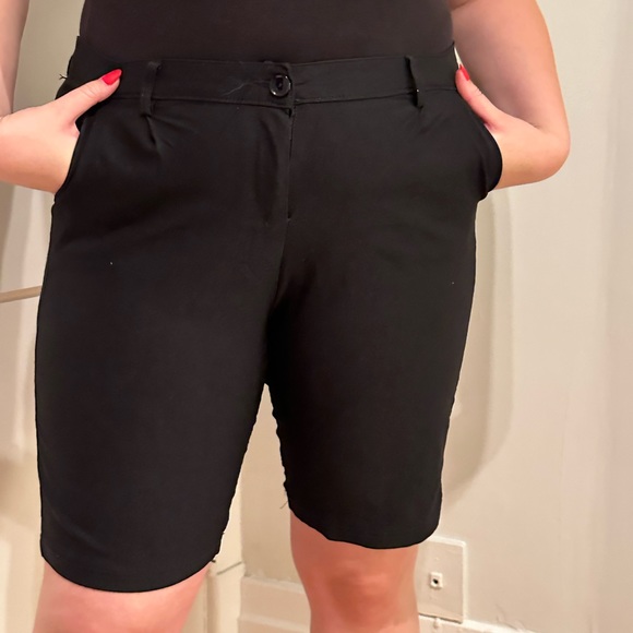 Formal and stretch black shorts - Picture 2 of 2